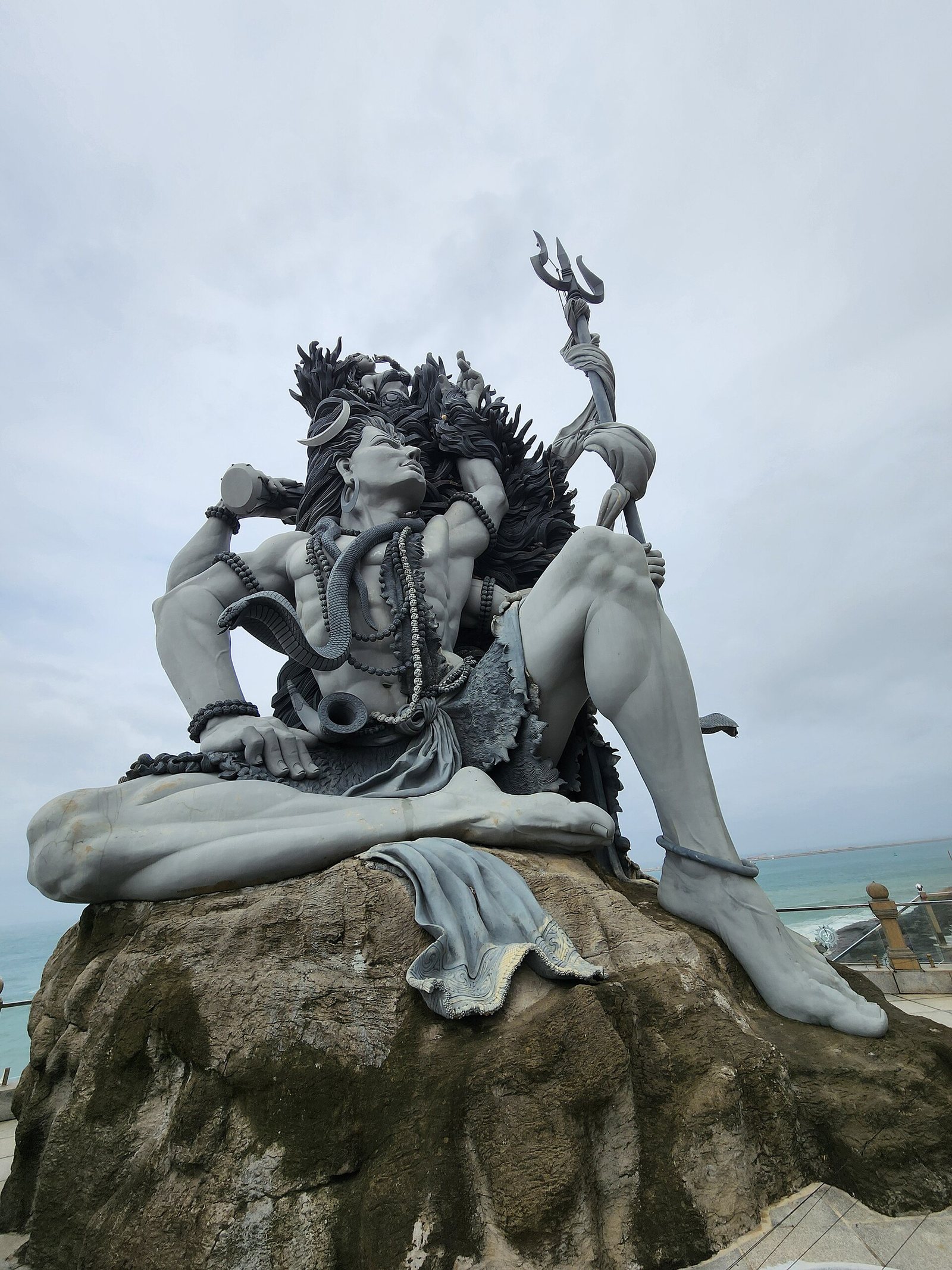 The great seated Shiva sculpture at Aazhimala, the sea behind it